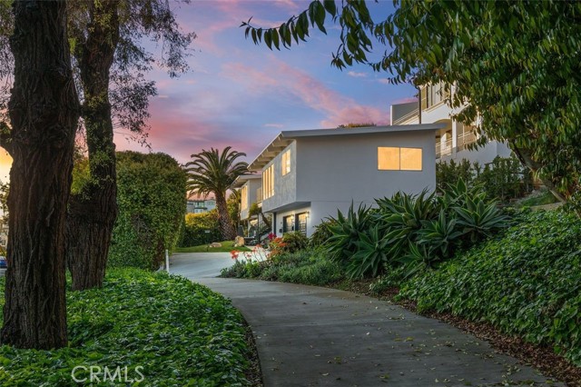 2516 Bayside Drive, Corona del Mar CA: https://media.crmls.org/medias/50e8fa5a-be92-4328-a764-f35f3f9f422f.jpg