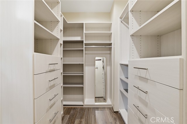 Detail Gallery Image 31 of 67 For 1745 Spreckels Ln, Redondo Beach,  CA 90278 - 3 Beds | 4/1 Baths