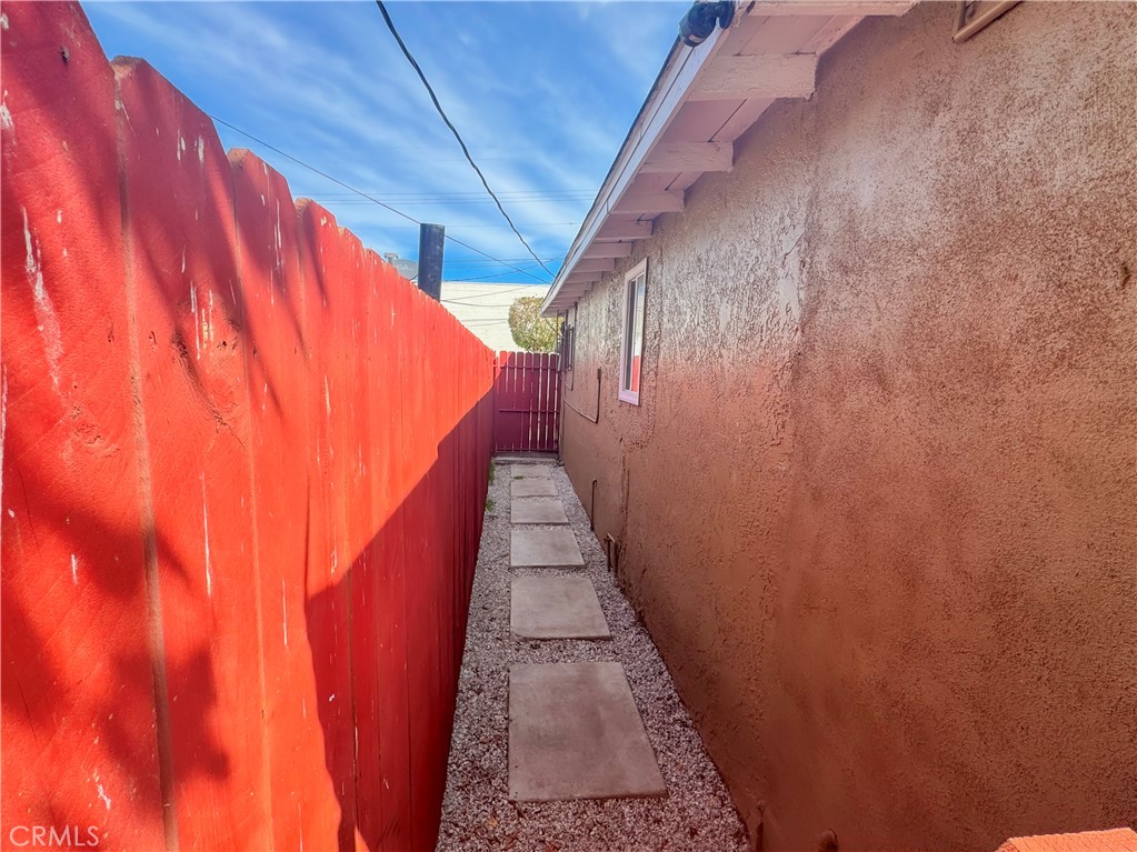 https://media.crmls.org/medias/50ea8eb2-e8d6-44c6-aa14-b53afe38c6aa.jpg?preset=X-Large