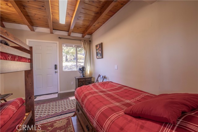 Detail Gallery Image 27 of 43 For 43418 Ridge Crest Dr, Big Bear Lake,  CA 92315 - 2 Beds | 2 Baths