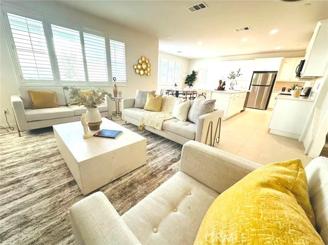 Detail Gallery Image 8 of 51 For 3975 E Fincastle St, Ontario,  CA 91761 - 4 Beds | 3 Baths