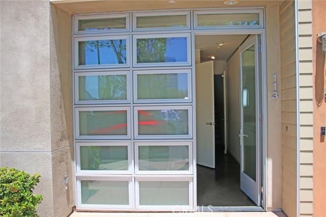 Detail Gallery Image 2 of 34 For 113 E City Place Dr, Santa Ana,  CA 92705 - 1 Beds | 2/1 Baths