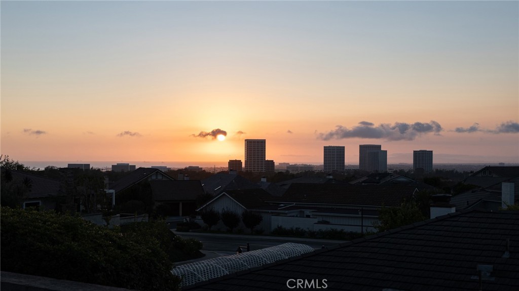 https://media.crmls.org/medias/50ec81ae-4abe-4868-8917-03c96da86a56.jpg?preset=X-Large