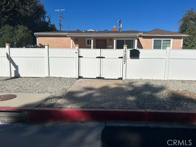 Detail Gallery Image 4 of 33 For 17257 Welby Way, Van Nuys,  CA 91406 - 3 Beds | 3 Baths