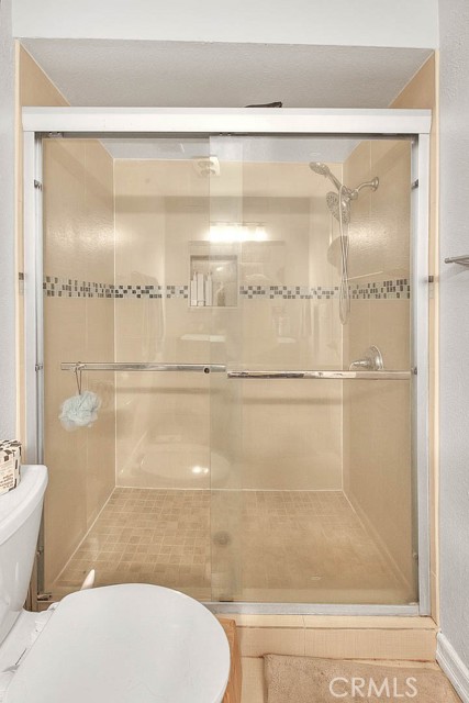 330 W California Boulevard, Pasadena CA: https://media.crmls.org/medias/50eed4fe-1b83-4925-8253-2bdb05db6956.jpg
