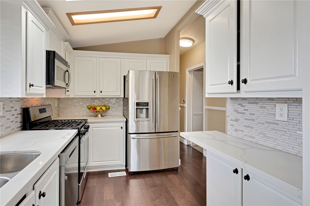 Detail Gallery Image 9 of 25 For 17820 Lakewood Bld #28,  Bellflower,  CA 90706 - 2 Beds | 2 Baths