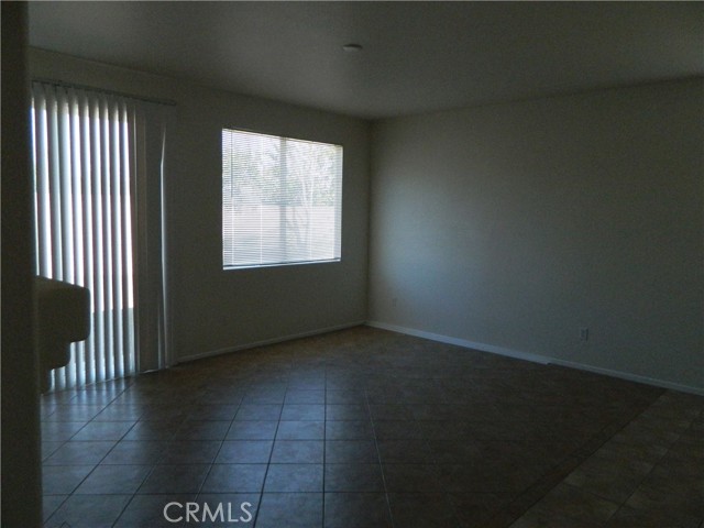 Detail Gallery Image 4 of 18 For 32945 Serena Way, Lake Elsinore,  CA 92530 - 5 Beds | 3 Baths