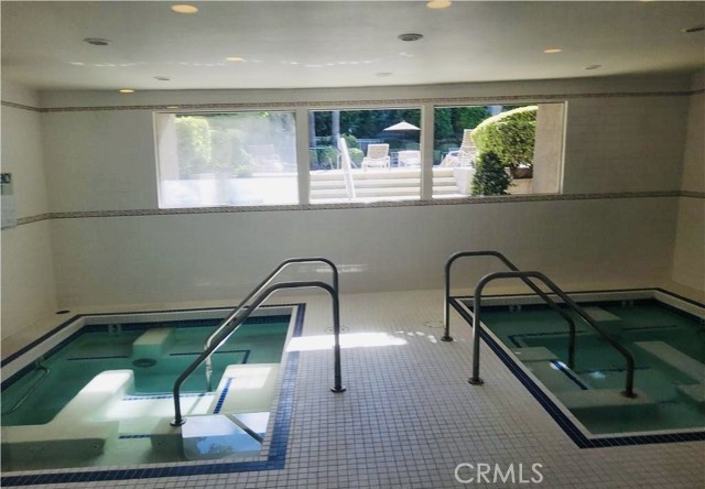 Detail Gallery Image 36 of 37 For 5305 White Oak Ave #F,  Encino,  CA 91316 - 2 Beds | 3 Baths