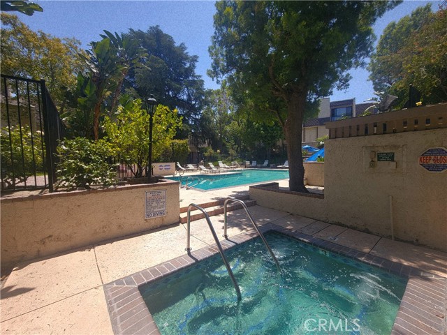6121 Shoup Avenue, Woodland Hills CA: https://media.crmls.org/medias/50f0d2e3-2666-4254-9d59-927c351f8a31.jpg