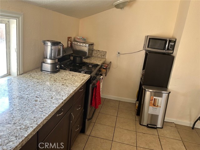 Detail Gallery Image 10 of 12 For 111 Warren, Bakersfield,  CA 93308 - 2 Beds | 1 Baths