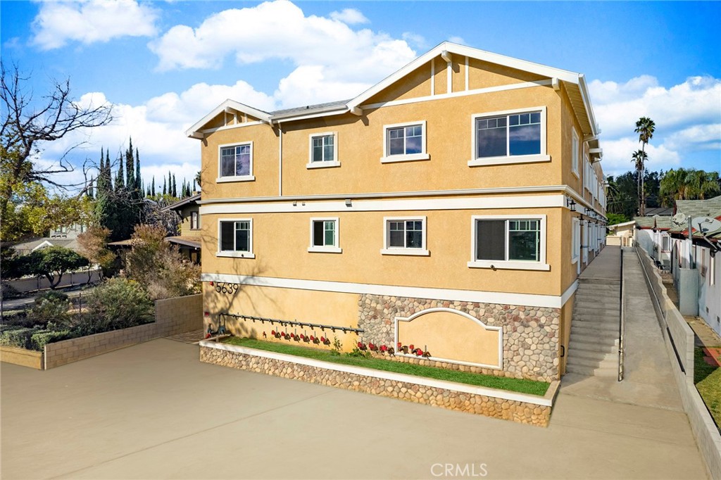 5639 N Huntington Drive #9