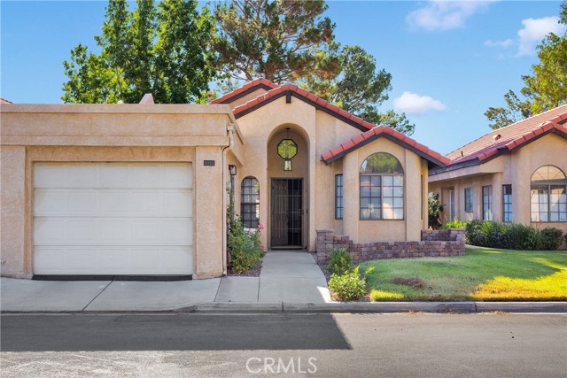 11722 Oak Street, Apple Valley CA: https://media.crmls.org/medias/50f2e510-6910-4327-8a1b-d2d7b3c87619.jpg