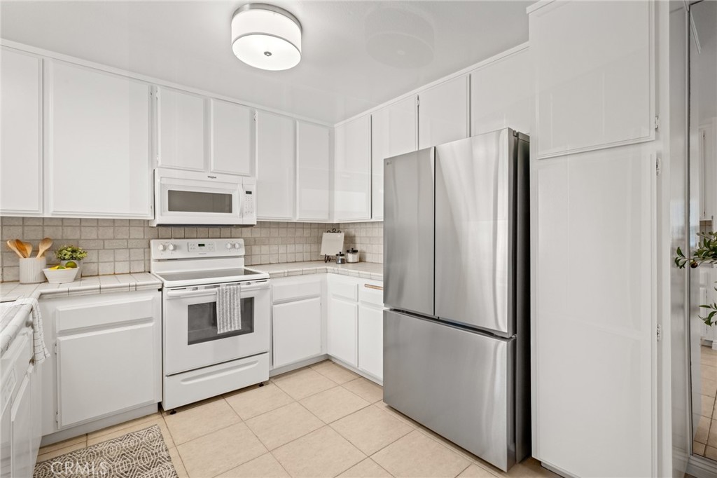 MLS #OC25262654 image #15