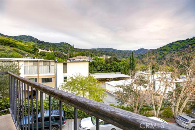 Detail Gallery Image 27 of 41 For 1881 Alpha Rd #17,  Glendale,  CA 91208 - 2 Beds | 3 Baths