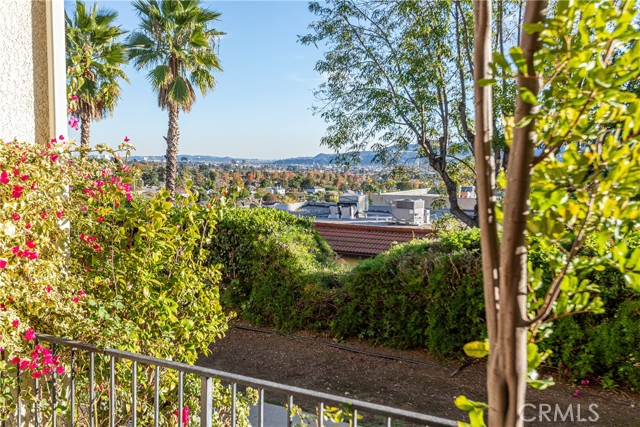 Detail Gallery Image 22 of 31 For 7727 via Capri, Burbank,  CA 91504 - 3 Beds | 3 Baths