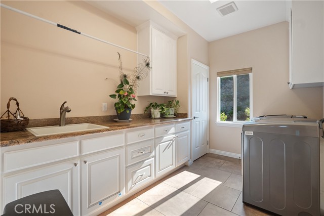 255 Puerta De Lomas, Fallbrook CA: https://media.crmls.org/medias/50f54360-fd48-4504-8ee4-98fbbf952dcb.jpg