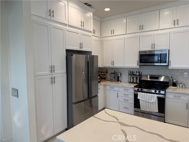 526 W Tribella Court, Santa Ana CA: https://media.crmls.org/medias/50f55d5b-b05a-4be6-9f05-94313193f321.jpg
