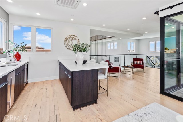 61 Hartman, Irvine CA: https://media.crmls.org/medias/50f6d167-fe52-4930-bbd6-96d5a6e7e2c8.jpg