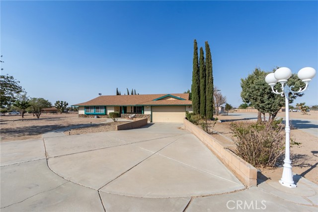 10731 Anaconda Avenue, Oak Hills CA: https://media.crmls.org/medias/50f7e83d-054a-45af-9a99-8bcc368c7c0e.jpg