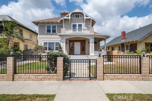 Detail Gallery Image 1 of 14 For 2913 Brighton Ave, Los Angeles,  CA 90018 - 4 Beds | 2/1 Baths