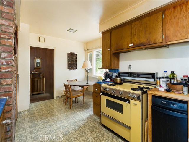 5046 Range Horse Lane, Rolling Hills Estates CA: https://media.crmls.org/medias/50f9c2e7-477b-44ab-a73d-2cd5e024c823.jpg