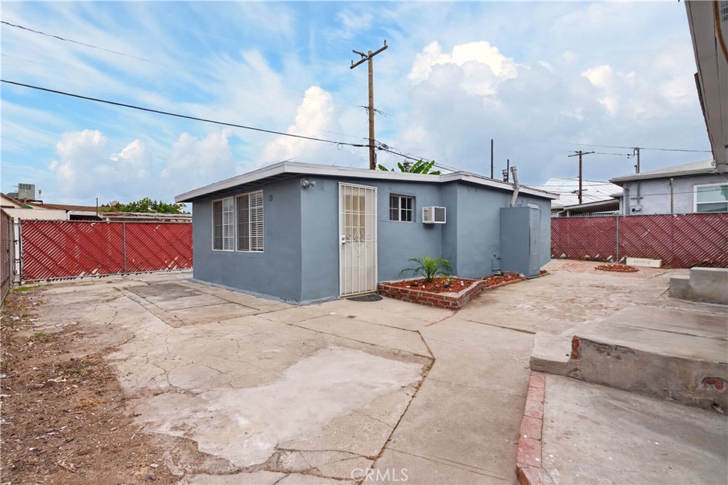https://media.crmls.org/medias/50f9f355-9aa7-4184-8790-c84bc789fc86.jpg?preset=X-Large