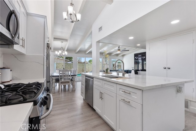 Detail Gallery Image 3 of 36 For 10824 Groveside Ave, Whittier,  CA 90603 - 4 Beds | 2 Baths