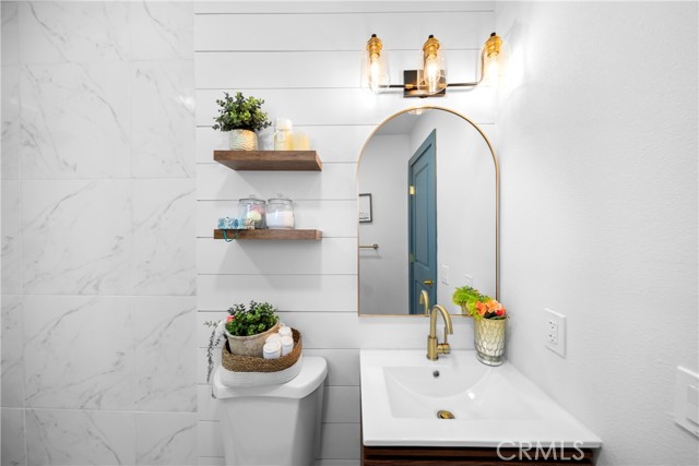 Detail Gallery Image 15 of 22 For 27584 Weirwood Dr, Lake Arrowhead,  CA 92326 - 2 Beds | 1 Baths