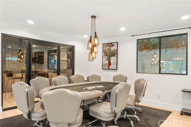 5265 Del Moreno Drive, Woodland Hills CA: https://media.crmls.org/medias/50fbe233-cf99-405c-8c4a-6b275c96789d.jpg