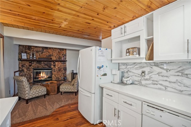 Detail Gallery Image 9 of 32 For 836 E Mountain View Bld, Big Bear City,  CA 92314 - 2 Beds | 2 Baths