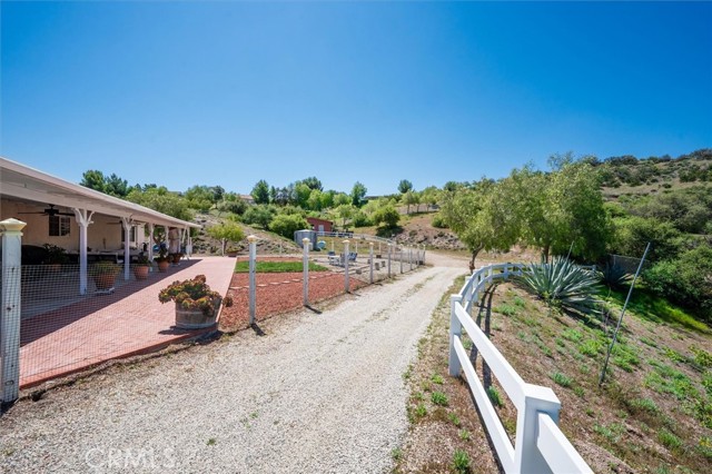 13700 Summit Knoll Road, Agua Dulce CA: https://media.crmls.org/medias/50fc9be6-4741-4519-8d50-376df9c7f5ae.jpg