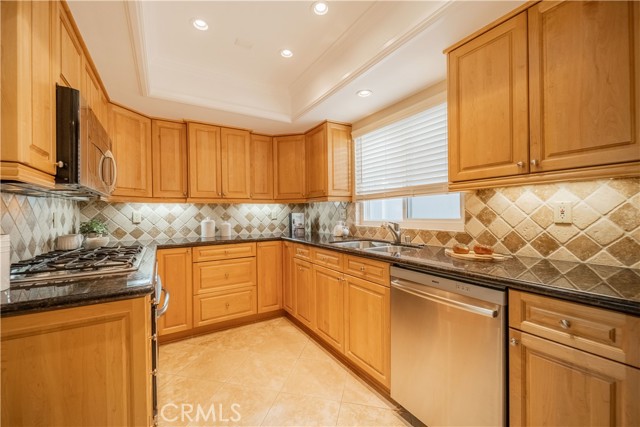811 Oceanhill Drive, Huntington Beach CA: https://media.crmls.org/medias/50fdd555-b63f-464b-8157-f02edb637141.jpg