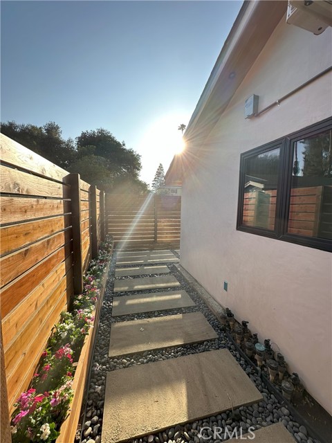 Detail Gallery Image 4 of 11 For 6701 Andasol Ave, Lake Balboa,  CA 91406 - 0 Beds | 1 Baths