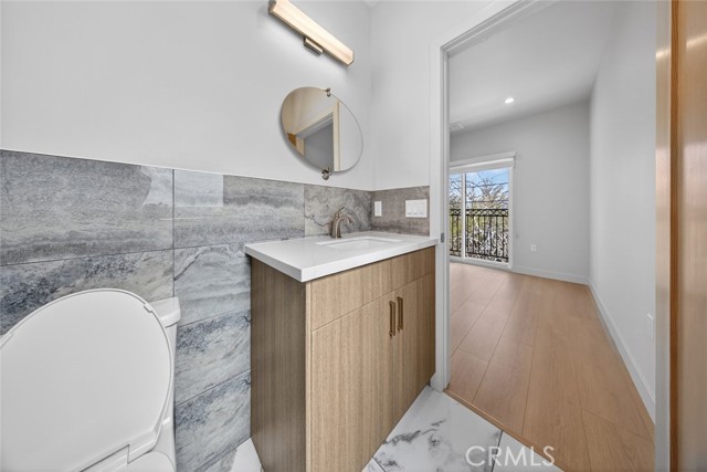 Detail Gallery Image 19 of 31 For 8334 Calvin Ave, Northridge,  CA 91324 - 2 Beds | 3 Baths