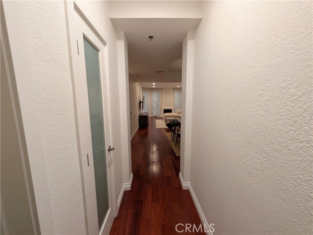 Detail Gallery Image 2 of 17 For 585 N Rossmore Ave #207,  Los Angeles,  CA 90004 - 1 Beds | 1 Baths