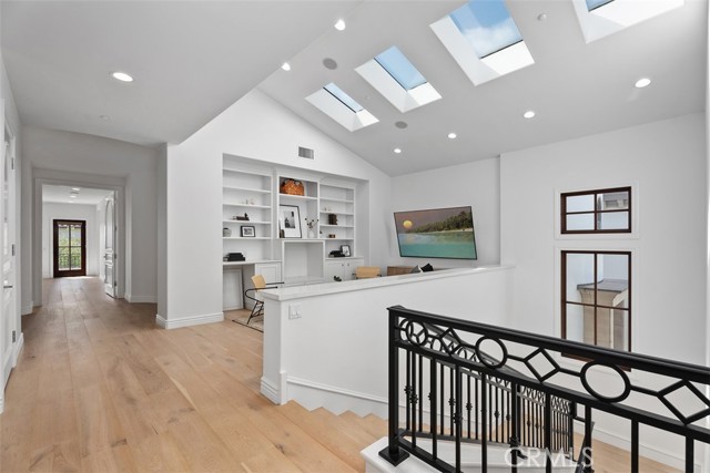 2 Gallery Place, Newport Coast CA: https://media.crmls.org/medias/50ff3b8a-3002-4b22-8781-a8de218b0c28.jpg