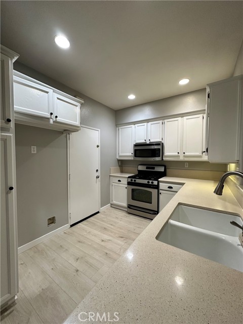 27109 Teton trail, Valencia CA: https://media.crmls.org/medias/50ffc146-d635-4241-8879-82c30e3c895f.jpg