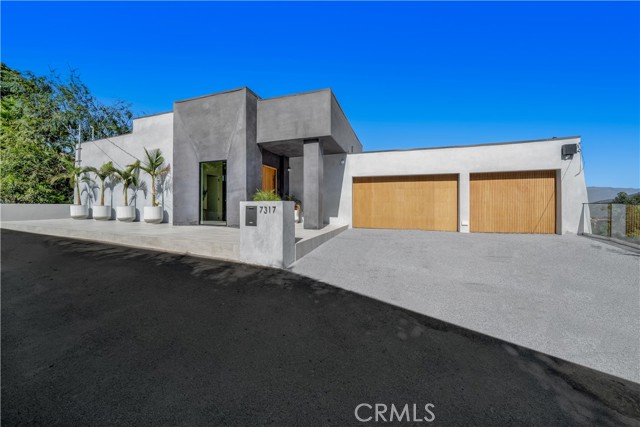 Detail Gallery Image 1 of 1 For 7317 Caverna Dr, Los Angeles,  CA 90068 - 5 Beds | 4/1 Baths