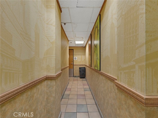 401 S Glenoaks Boulevard, Burbank CA: https://media.crmls.org/medias/51018204-213a-4e76-b47f-f3fb49a4f5f7.jpg