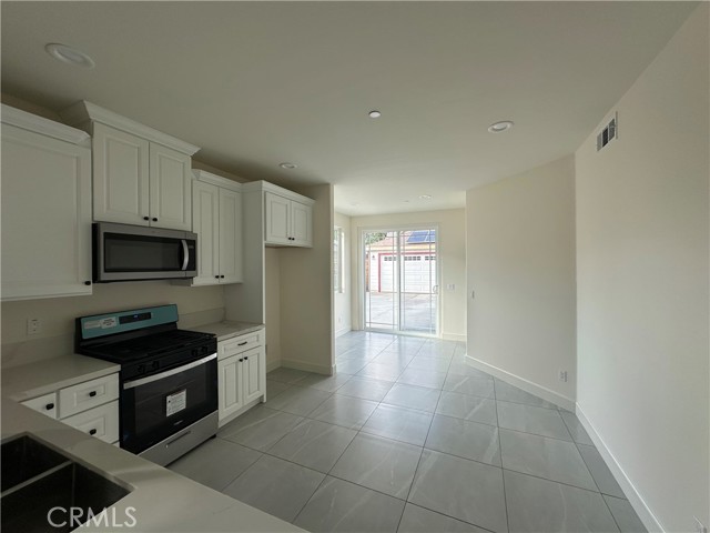 Detail Gallery Image 6 of 10 For 5215 Peony Ct, Riverside,  CA 92506 - 4 Beds | 2/1 Baths