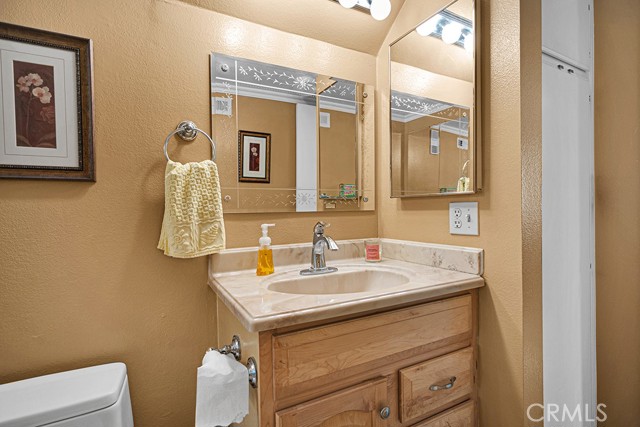 Detail Gallery Image 13 of 31 For 10480 Sunland Bld #20,  Sunland,  CA 91040 - 3 Beds | 3 Baths