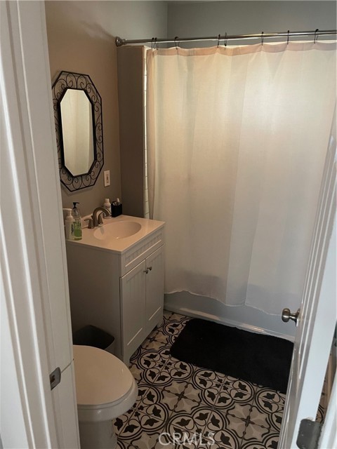7702 Comstock photo 6