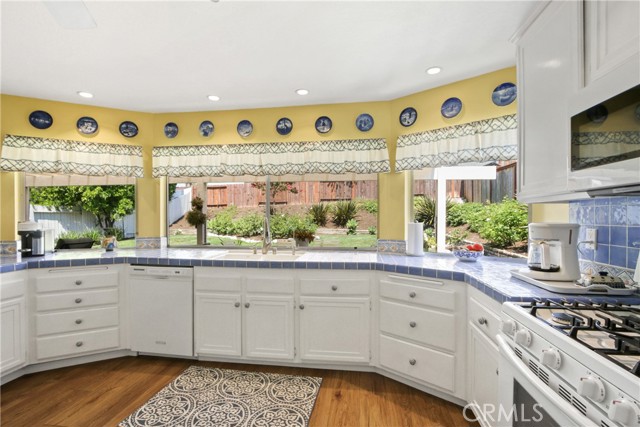 24211 Puerta De Luz, Mission Viejo CA: https://media.crmls.org/medias/5104514a-2edc-4b02-8524-8bb238deb190.jpg