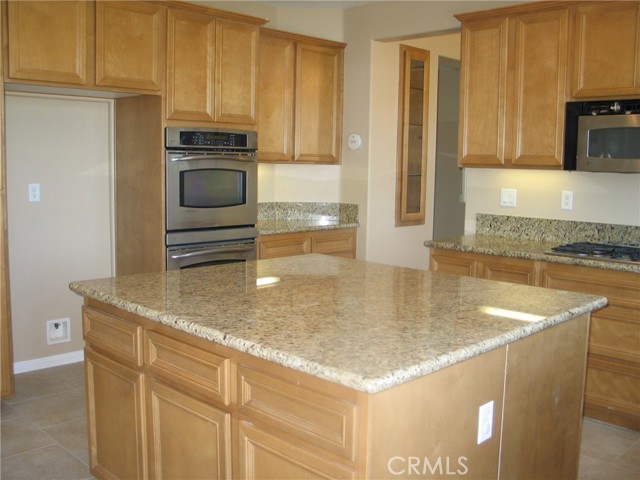 27720 Elderberry Street, Murrieta CA: https://media.crmls.org/medias/510464d4-31b8-4a68-b49f-66de1bd2ff68.jpg