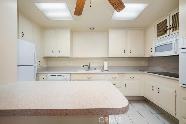13350 St. Andrews Drive, Seal Beach CA: https://media.crmls.org/medias/510526fb-104b-4eb1-a25f-b3762852d079.jpg