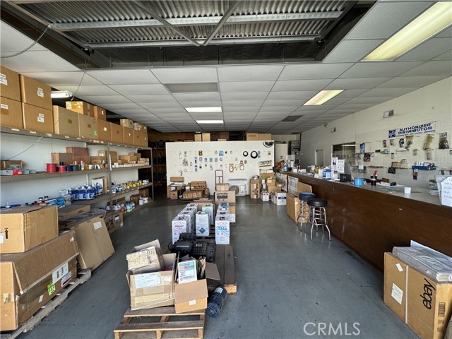 220 N Sunset Avenue, City Of Industry CA: https://media.crmls.org/medias/51055474-c236-4487-a6a1-504fce7abd9f.jpg