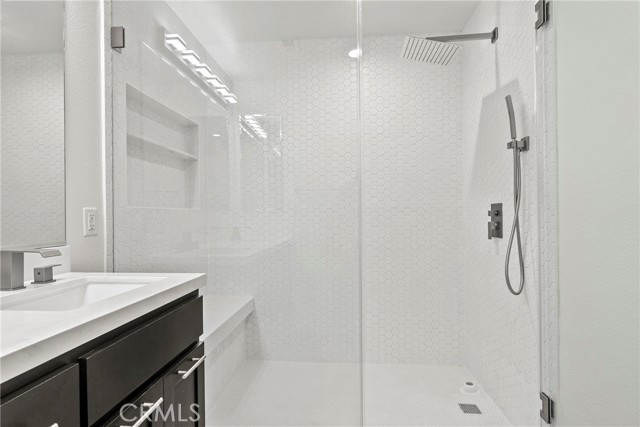 Detail Gallery Image 12 of 34 For 21301 Erwin #206,  Woodland Hills,  CA 91367 - 2 Beds | 2 Baths