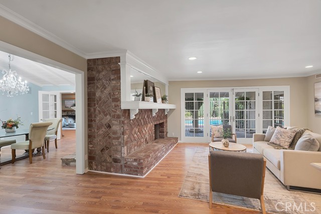 Detail Gallery Image 8 of 57 For 10132 Hadley, Northridge,  CA 91324 - 4 Beds | 3 Baths