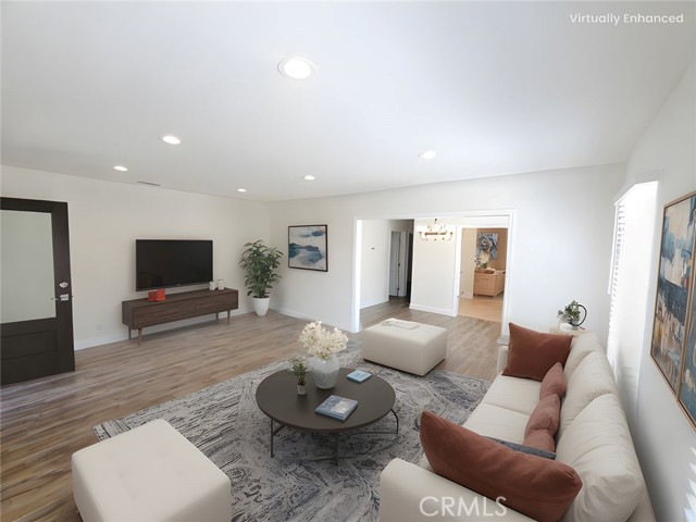 Detail Gallery Image 3 of 25 For 1741 Glenwood Rd, Glendale,  CA 91201 - 3 Beds | 2 Baths