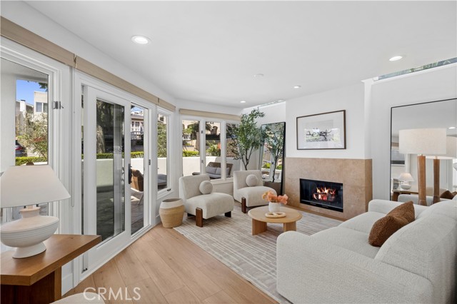 Detail Gallery Image 2 of 20 For 708 Iris Ave a,  Corona Del Mar,  CA 92625 - 3 Beds | 3 Baths